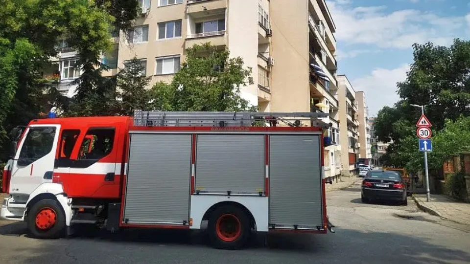 Щракнаха белезници на мъж заради два палежа