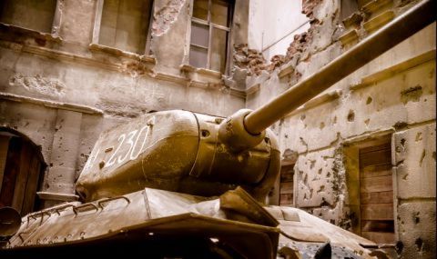17 септември 1939 г. Сталин вероломно напада Полша