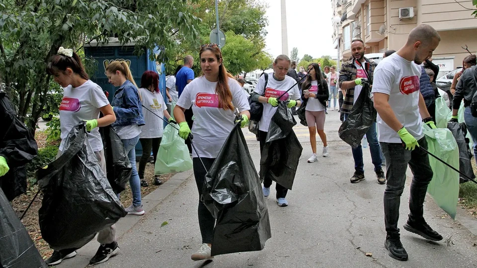 230 кг отпадъци за два дни! Доброволците на ПромениКартинката почистиха Пловдив и София