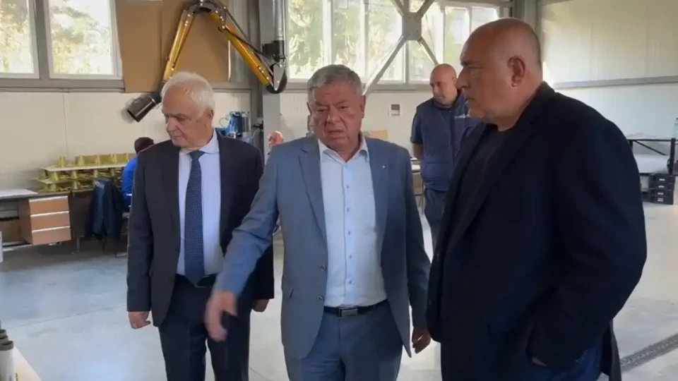 Борисов на необичайно място. Гледа дрон камикадзе