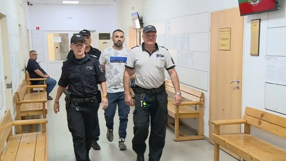 Делото за малтретирания Адриан започва отначало
