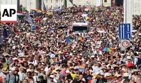 Десетки хиляди унгарци протестираха по улиците на Будапеща