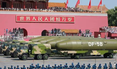 Китай показа междуконтиненталните стратегически ядрени ракети Dongfeng-5C на парада в Пекин ВИДЕО