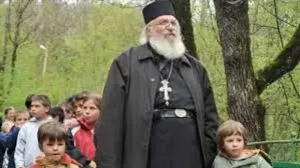 Отиде си обичаният отец Иван