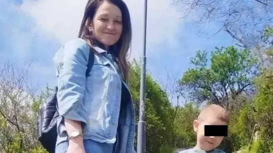 Погребаха Христина. Ад за майката