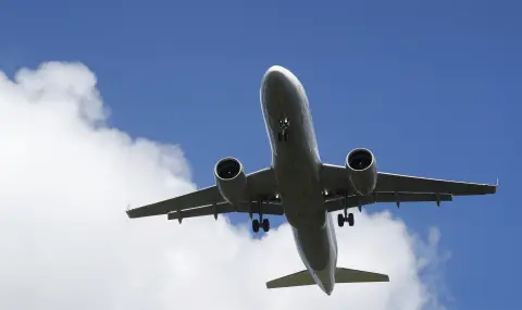 Самолет на Lufthansa, излетял от София, кацна принудително в Белград