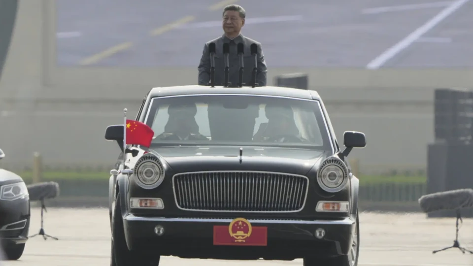 Си Цзинпин откри парада, Путин и Ким Чен-ун до него /СНИМКИ/