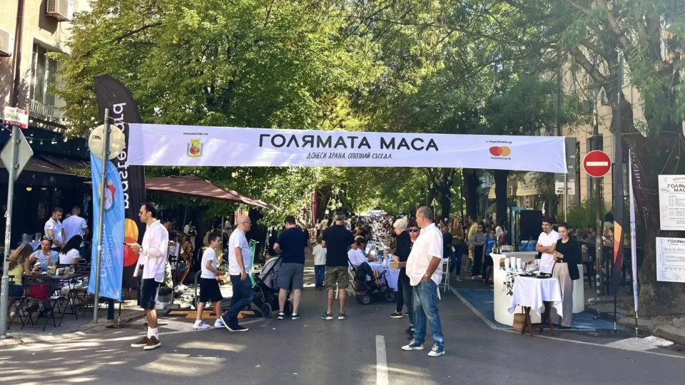 Хиляди замезват на Голямата маса насред София
