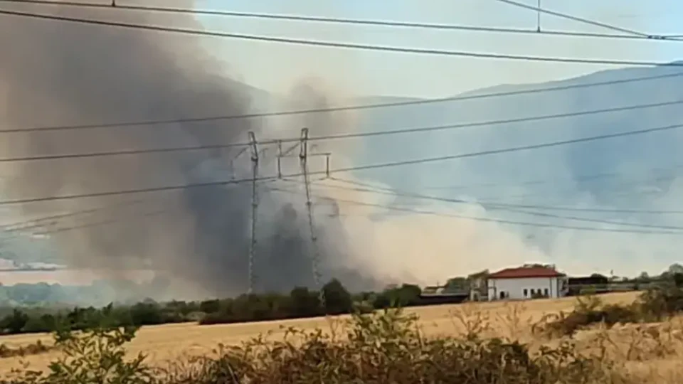 Черни облаци над легендарен наш град. Хората в паника