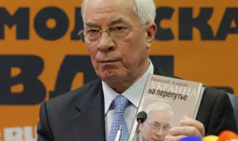 Азаров: САЩ "обработват" депутати от Радата за край на войната при отстраняване на Зеленски