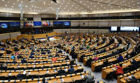 АФП: Нараства напрежението в Европарламента, ситуацията е много нестабилна