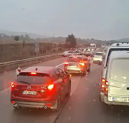 Брутално меле на "Тракия" с три коли. Има пострадали
