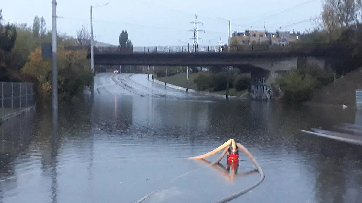 Голямо наводнение в София. Спряха движението на трамваи