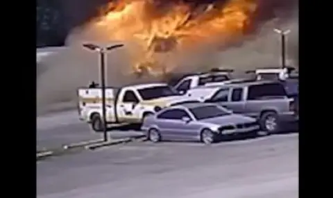 Двама души загинаха при катастрофа с малък самолет в Тексас ВИДЕО