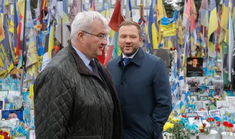 Естонският външен министър се поклони пред героите на Украйна в Киев