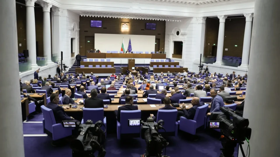 Много важен ден в парламента. Решават съдбата на спецслужбите