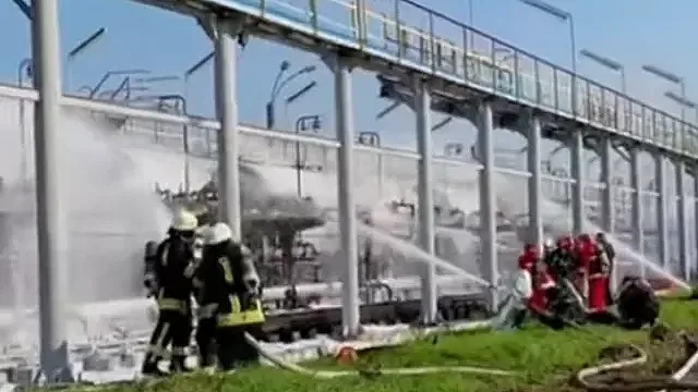 Мощна експлозия разтресе рафинерията "Лукойл“