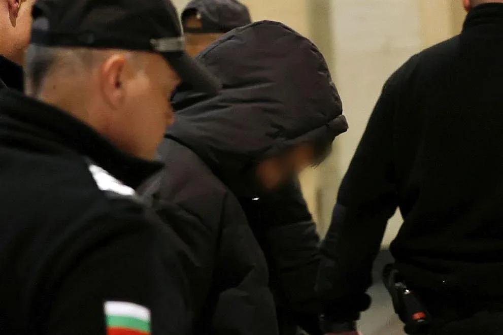 Неочаквана случка на делото срещу 15-годишното момче, което намушка връстник в мола