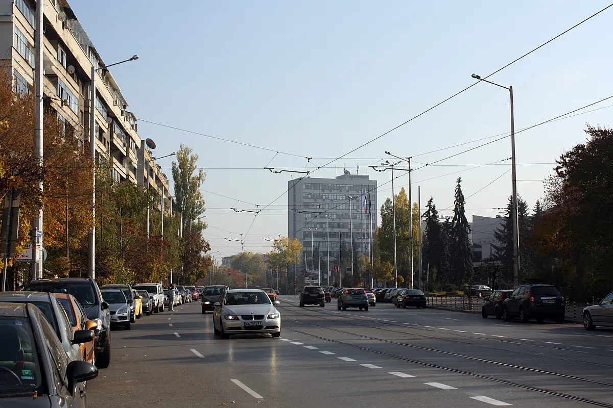 Потоп блокира кръстовище в София, камъни на пътя ОБНОВЕНА