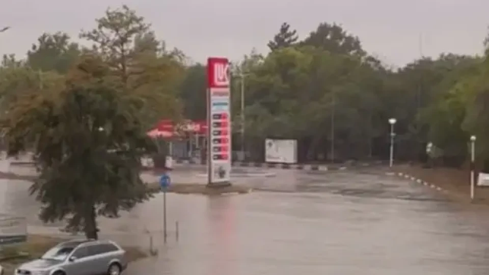 Потоп. Част от наш голям град е под вода