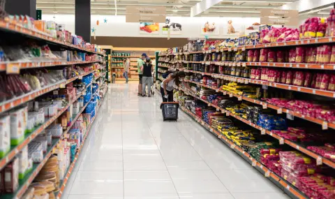 Супермаркетите в Гърция обявиха намаление на цените на основни продукти