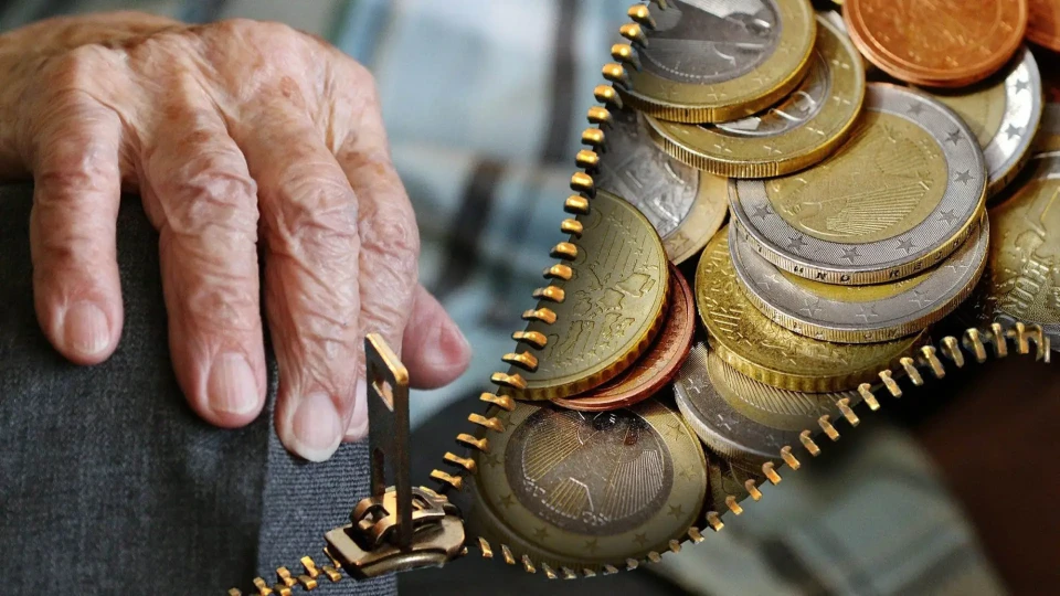 Тежки новини за пенсионерите и пенсиите, идат проблеми