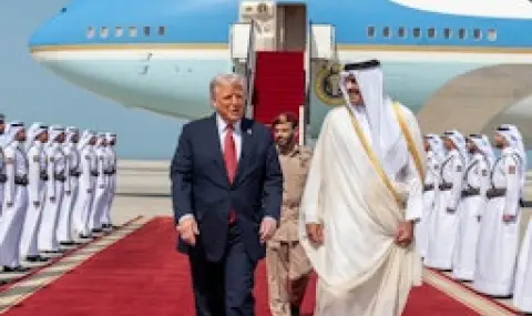 Тръмп посреща емира и премиера на Катар на борда на Air Force One