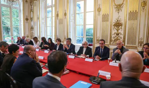 Френският парламент гласува два вота на недоверие срещу новото правителство