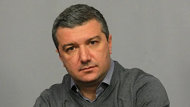Драгомир Стойнев с ключов детайл за "Лукойл". Купувачът