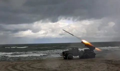 САЩ: Русия трупа ракети за удари и извън Украйна