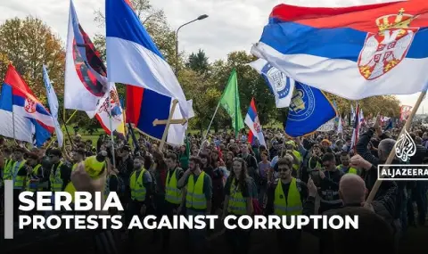 Сбиване и димки пред сръбския парламент
