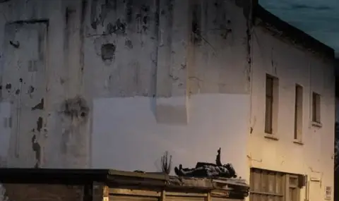 Банкси "представи" нова творба в Лондон