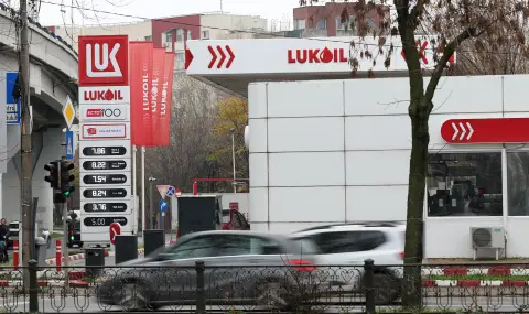 Бензиностанциите на "Лукойл" в Румъния могат да работят законно до април 2026 г.