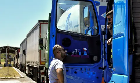 Български шофьор на камион бе задържан в Гърция, карал в насрещното платно на магистралата