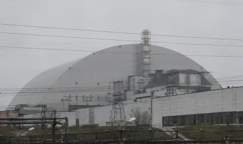 Дупки в защитната конструкция над "Чернобил": Има ли риск?
