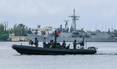 Китай демонстрира военна сила в Тайванския проток със симулирани атаки
