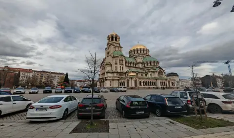 Нарастващ брой автомобили и зони за паркиране: как в съседните на България страни се справят със ситуацията
