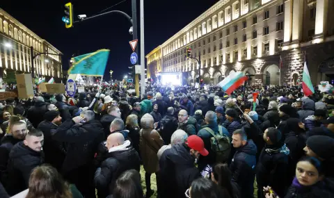 Le Monde: Десетки хиляди души протестираха в най-бедната страна от Европейския съюз
