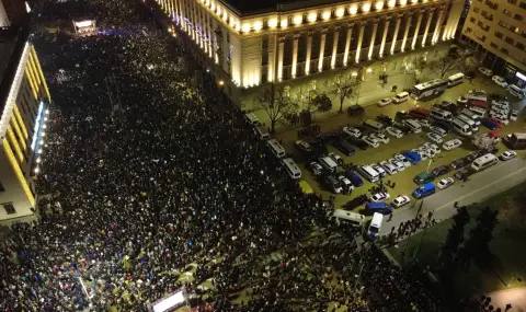 SIR: Масовите протести в България свалиха правителството