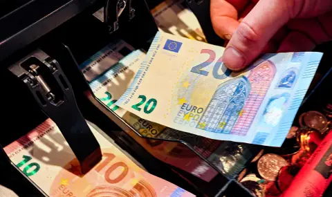 Еврото дойде през 2002. Германците още обменят марки.