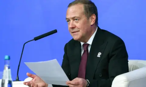 Медведев: Тръмп да побърза с превземането на Гренландия, защото островът готви референдум за присъединяване към Русия