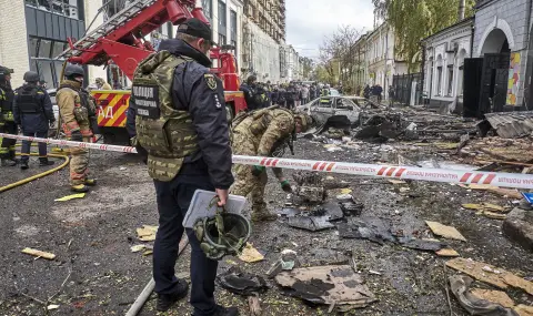 Одеса бе подложен на масирана руска атака. Украйна: Има сериозни разрушения