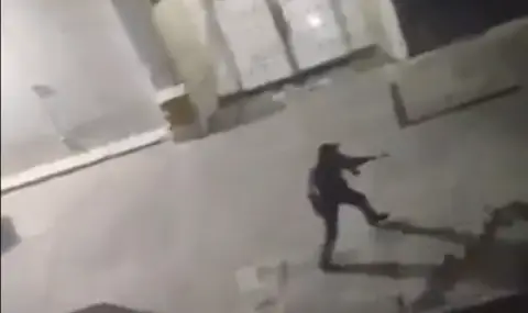 Стрелба край президентския дворец в Каракас! ВИДЕО