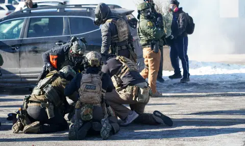 Съдия в САЩ блокира опита на администрацията на Тръмп да отнеме статута на 8400 мигранти