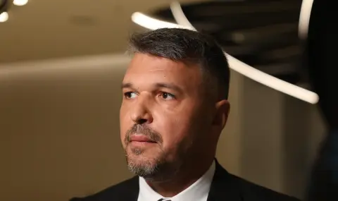 Валери Божинов навършва 40 г. днес