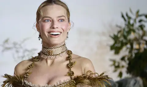 Марго Роби избра рокля на Chanel за премиерата на „Брулени хълмове“ (ВИДЕО)