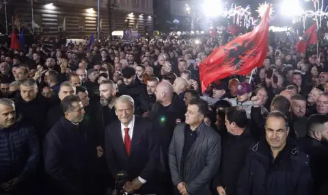 Сблъсъци с ранени и арестувани в Тирана, хиляди поискаха оставката на албанското правителство ВИДЕО