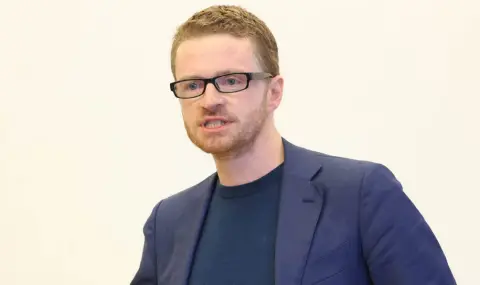 Стармър: За мен беше чест да работи с Морган Максуийни