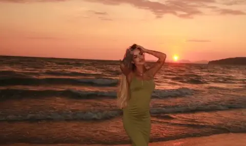 Сузанита се показа с наедряло коремче, второ бебе ли очаква?