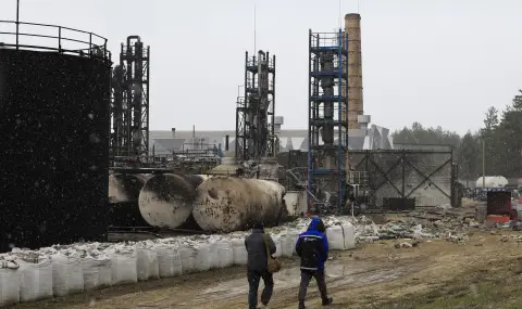Украйна удари рафинерии и военни съоръжения в Русия с дронове